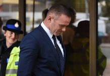 Za opilství odsouzený Rooney si takovými fáry nezajezdí!